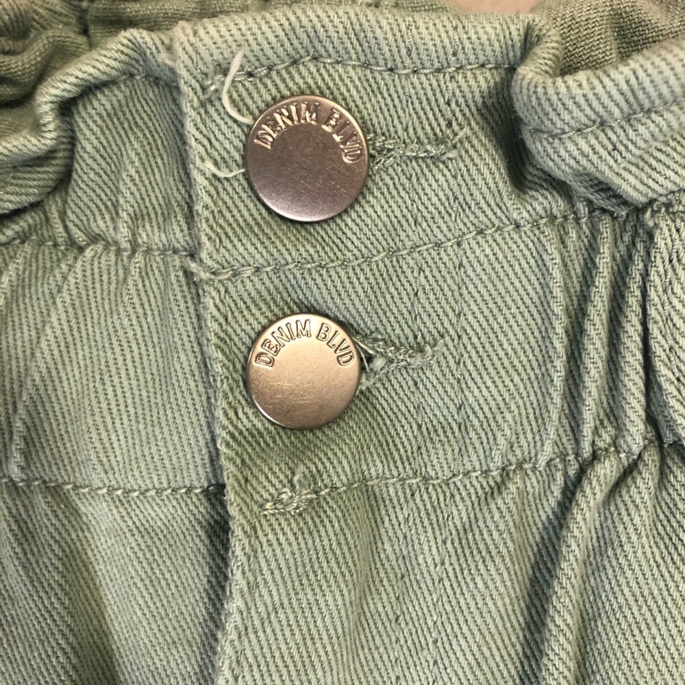 Denim Blvd Green Shorts Size Large - Picture 2 of 8
